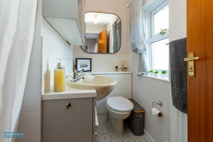 En-suite- click for photo gallery